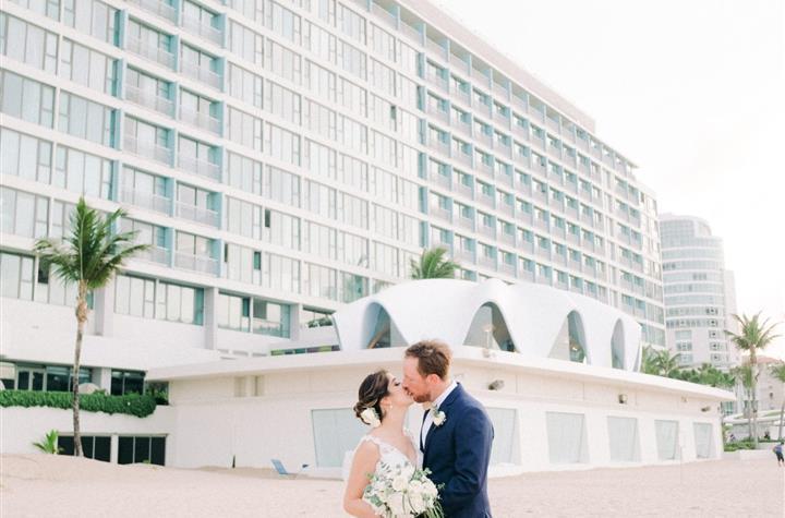People kissing